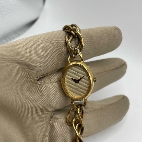 Vintage Beautiful Women's Timex Watch On a Unique Bracelet Made in Britain - Picture 1 of 8